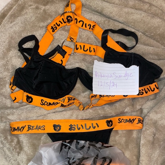 Scummy bears black and orange full set size small 
Worn once - Picture 2 of 3
